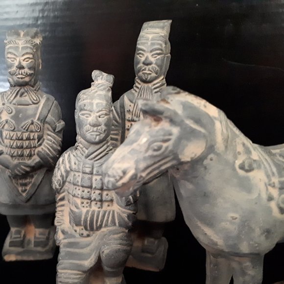 Vintage set of Terracotta Warriors Plus Horse - Picture 8 of 8